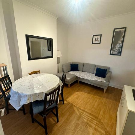 לונדון 4 Bedroom House In Turnpike Lane/Wood Green מראה חיצוני תמונה
