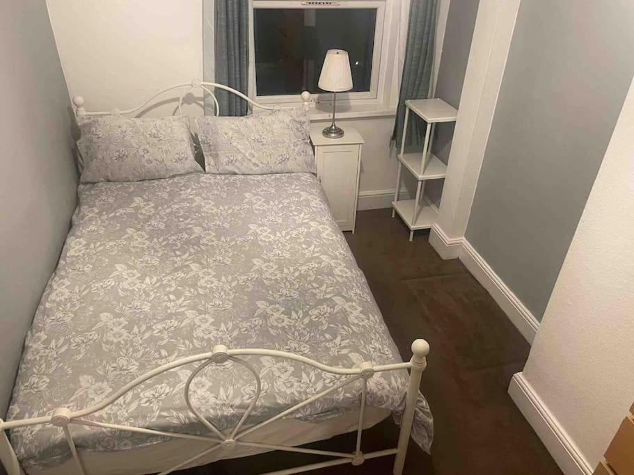 לונדון 4 Bedroom House In Turnpike Lane/Wood Green מראה חיצוני תמונה
